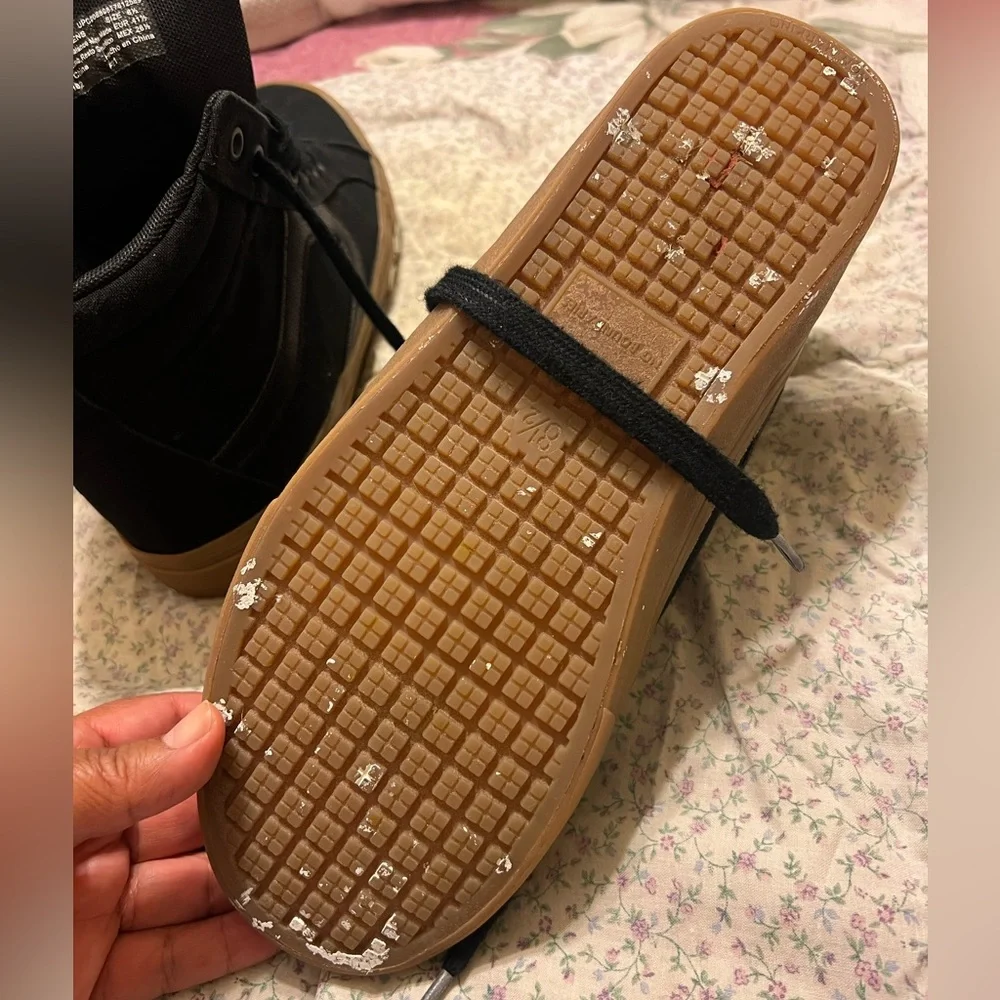 Shoes size 8.5